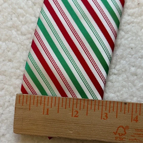 Hallmark holiday traditions Red and Green Striped Tie men one size Christmas - Picture 3 of 6